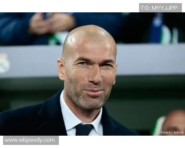 猜猜这位足球明星的帅气照片背后隐藏了哪些精彩故事和成就