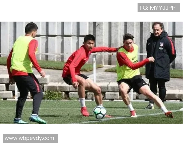 全球足球明星汇聚各国风采与荣耀的精彩瞬间