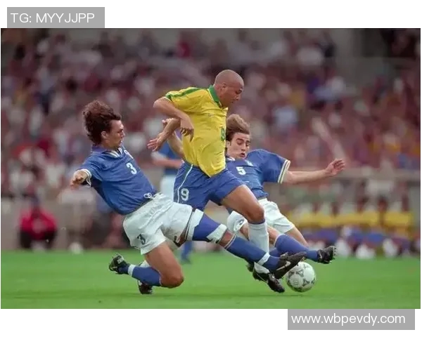 左脚神技足球明星的独特魅力与精彩瞬间揭秘 左脚神技足球明星的独特魅力与精彩瞬间揭秘