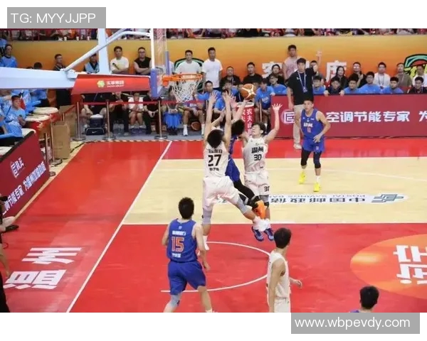 杭州篮球队在城市联赛积分榜上以59分稳居第一名展现强劲实力 杭州篮球队在城市联赛积分榜上以59分稳居第一名展现强劲实力