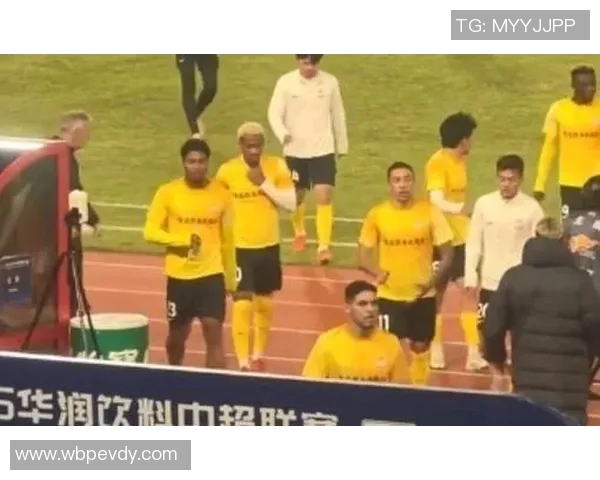 杭州足球队以96分稳居挑战赛积分榜首位争夺冠军之路愈发明朗 杭州足球队以96分稳居挑战赛积分榜首位争夺冠军之路愈发明朗