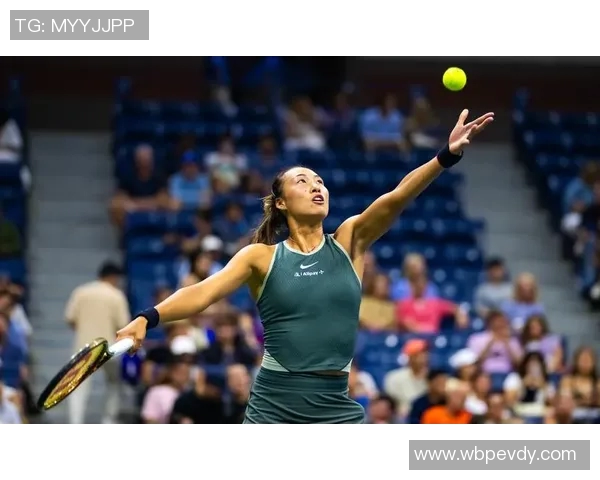 短发魅力四射韩国女足球明星展现青春风采与竞技实力 短发魅力四射韩国女足球明星展现青春风采与竞技实力